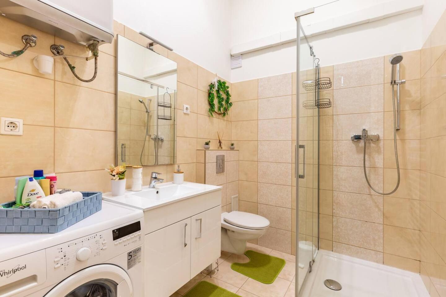 Broadway City Center, Fully Equipped, 4 Person Budapest Extérieur photo